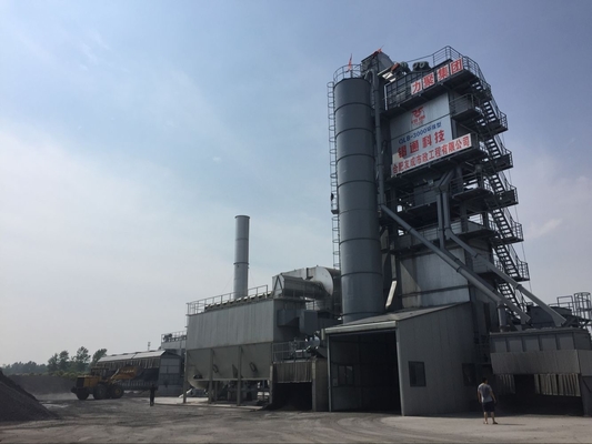 Galvalume Plate Covering Asphalt Mixing Plant , Bitumen Production Plant Tower 2.40MG / M3