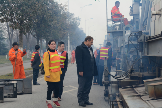 Single Layer Pavement Recycling Machine , 110℃ Material Bank Asphalt Repair Machine
