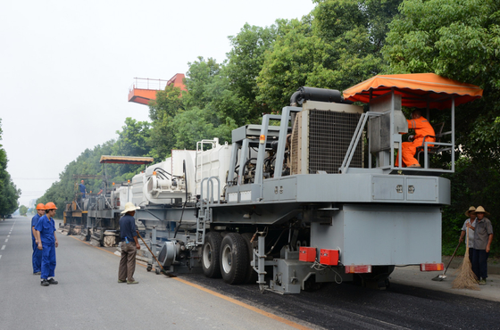 Asphalt Resurfacing Process Hot In Place Road Recycler Machine 2 - 5m / Min Heating Speed