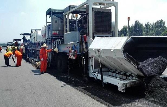 4M Width Unit Hot In Place Recycling Equipment With 350 - 550℃ Adjustable Heating Temperature