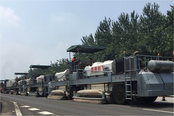 4M Width Unit Hot In Place Recycling Equipment With 350 - 550℃ Adjustable Heating Temperature