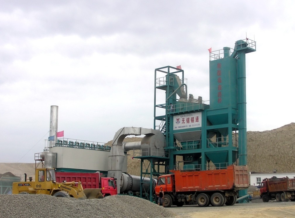 180tph Hoisting Capacity Hot Mix Asphalt Plant , 5 Layer Vibration Screen Asphalt Mixer Plant With SKF Bearing