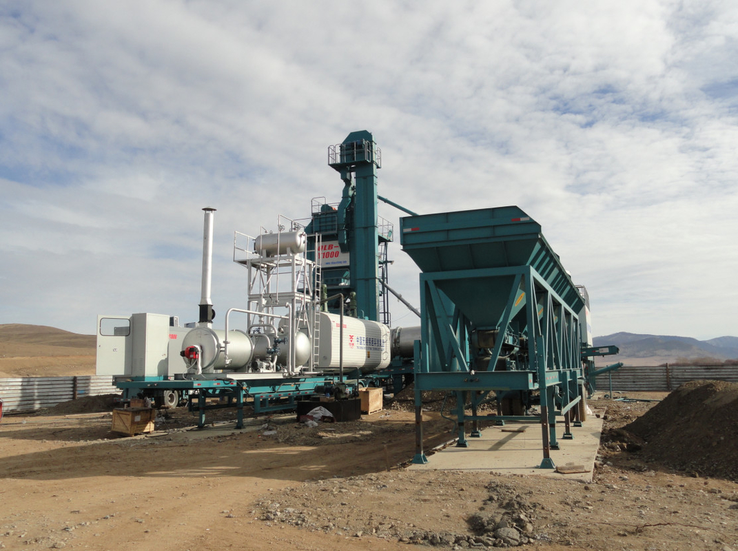 Towing Tractor Drive Mobile Asphalt Batch Mixing Plant With Wearable Blade