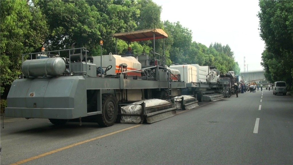 3.8 × 4.3m Heating Area Hot In Place Asphalt Recycling Machine With 250 ~ 350℃ Recycled Hot Wind